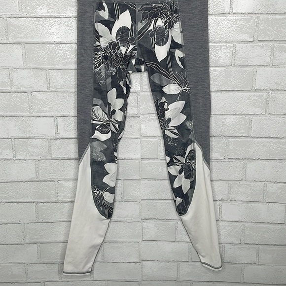 Athleta Grey and White Floral Leggings - Picture 4 of 14